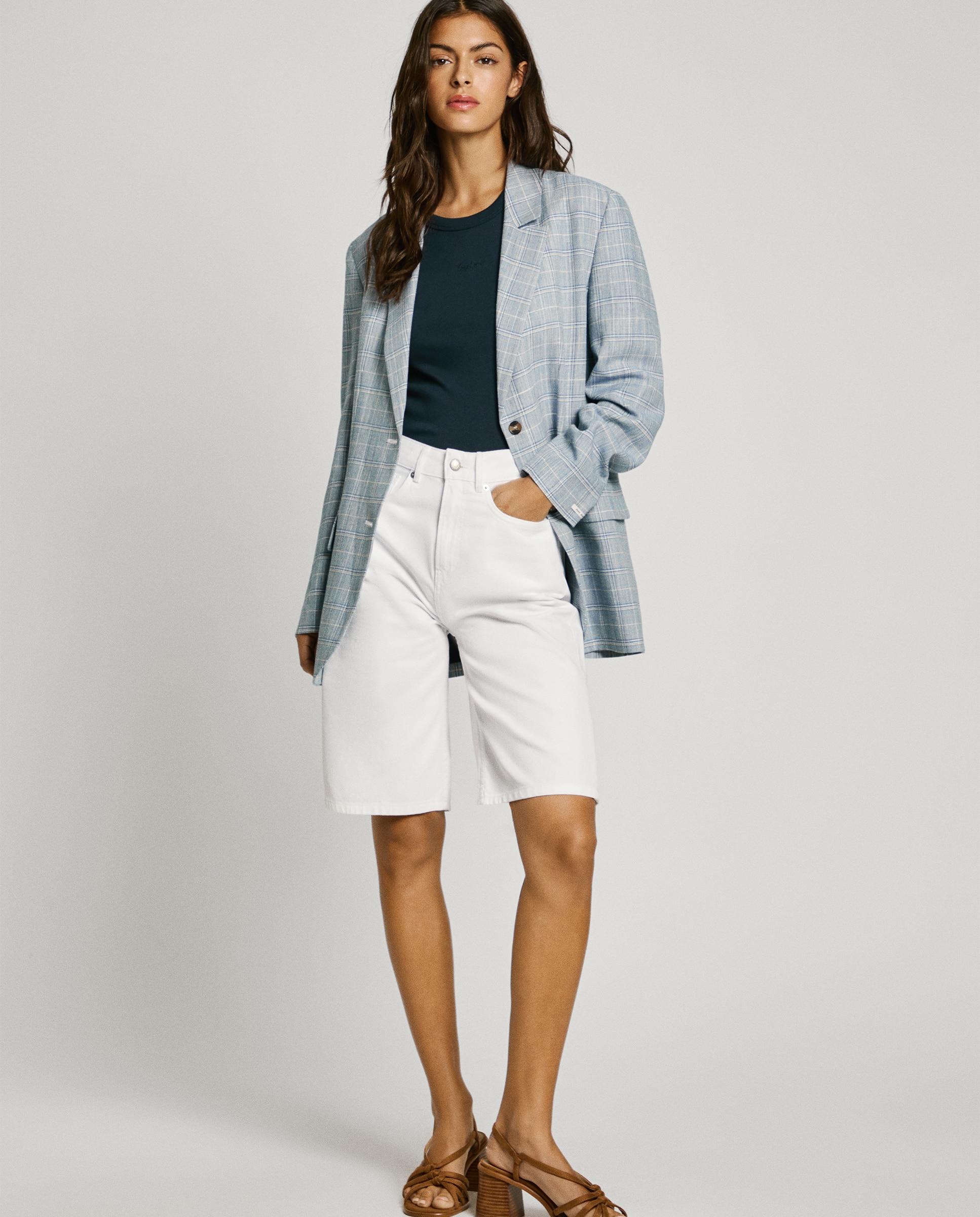Bermuda de mujer vaquera cinco bolsillos en fit ancho