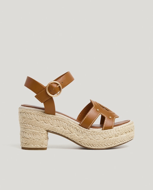 Imagen 0 de Sandalias de cuña de mujer con monograma en empeine