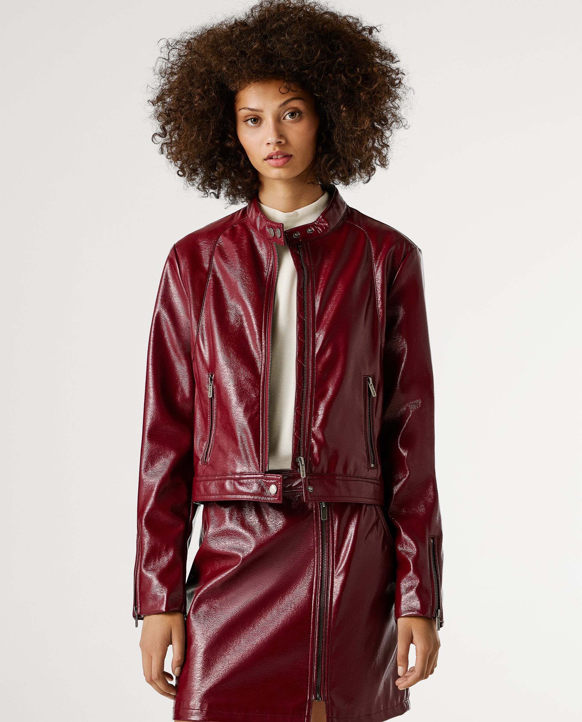 Pepe Jeans - Cazadora de mujer biker en charol.