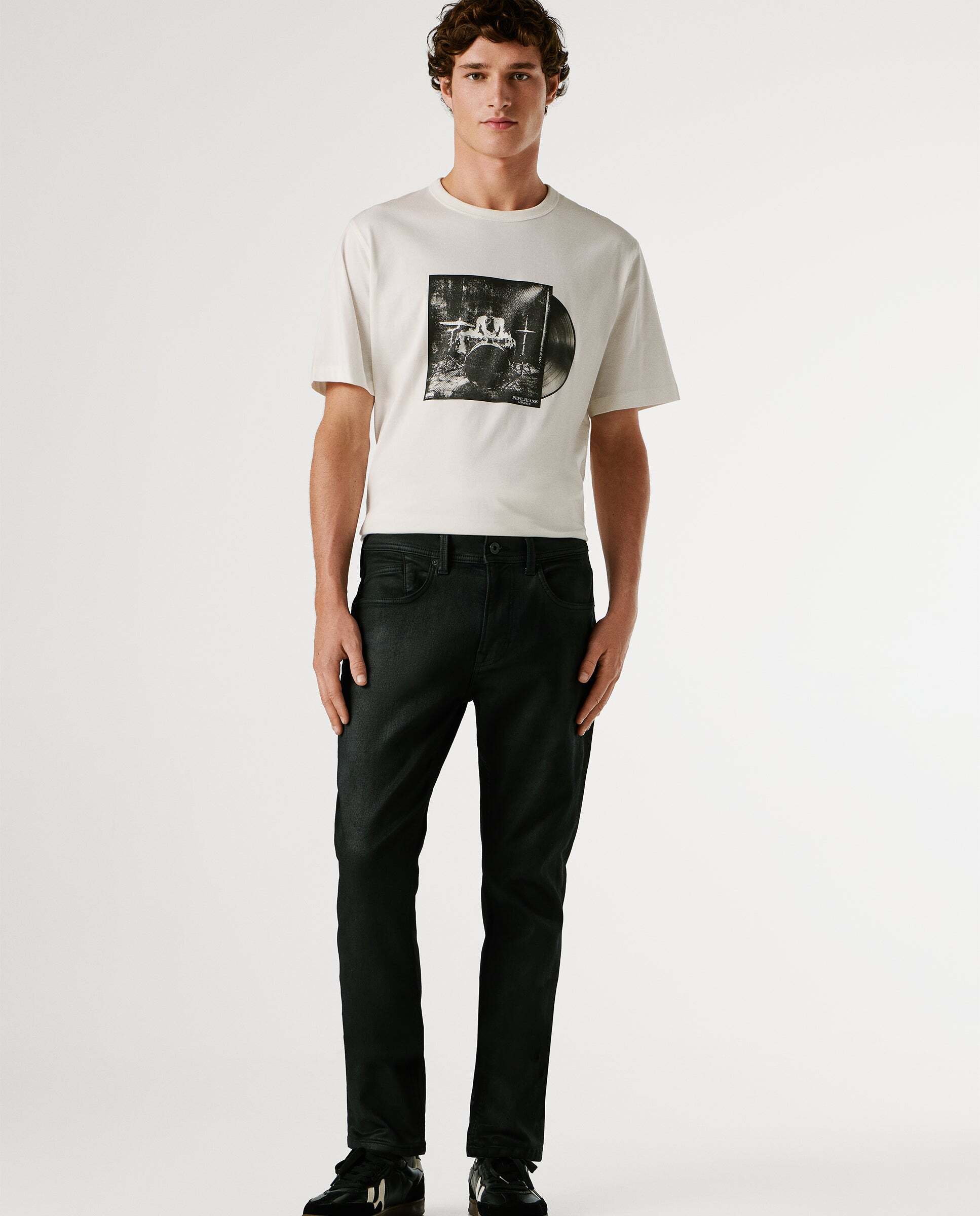 Imagen 0 de Track - jeans fit slim y tiro regular Negro