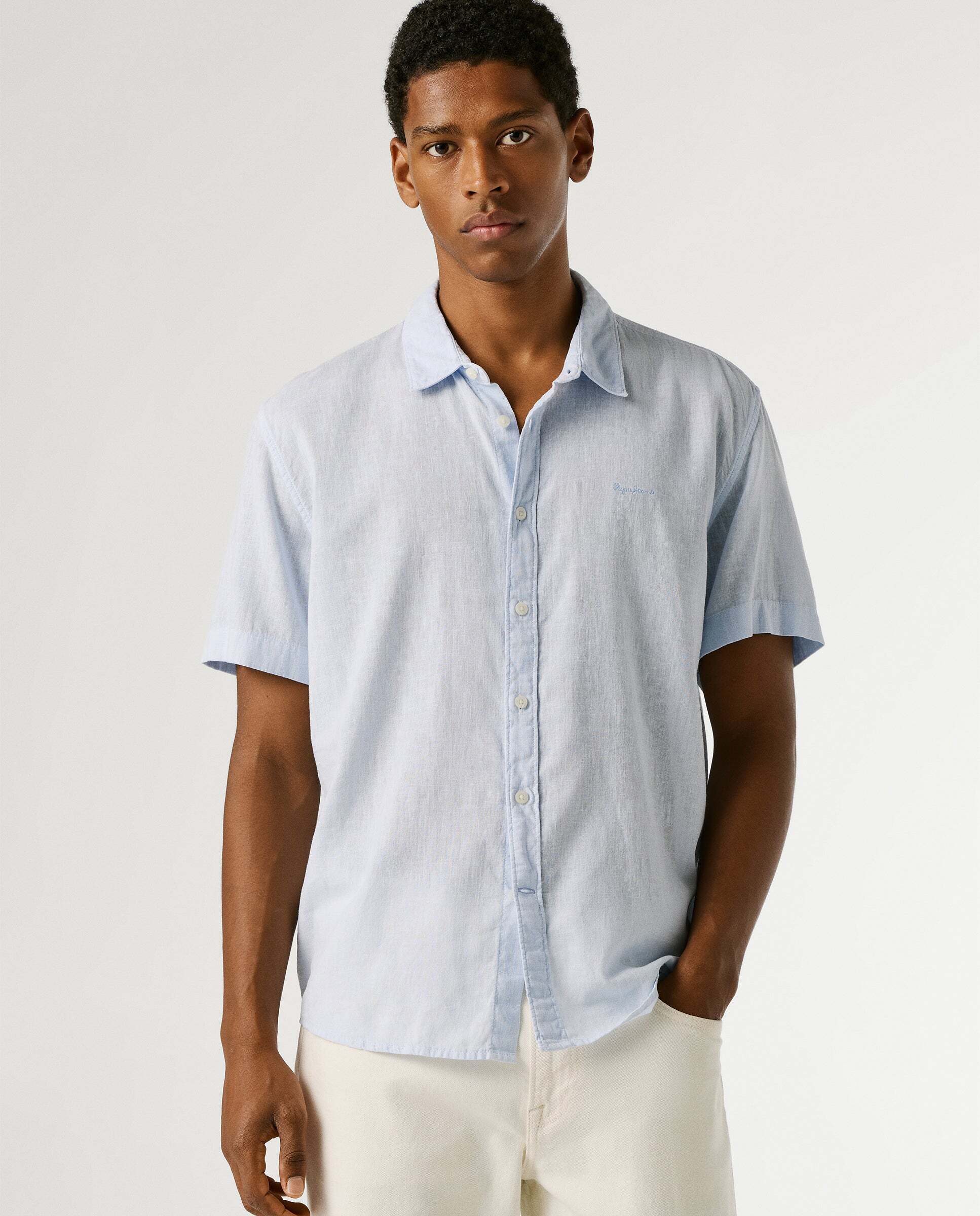 HISDERN Camisa De Manga Corta Para Hombre Con Bolsillo | Corte Regular, Color Sólido, Tejido De Algodón Y Poliéster | Para Negocios Y Casual
