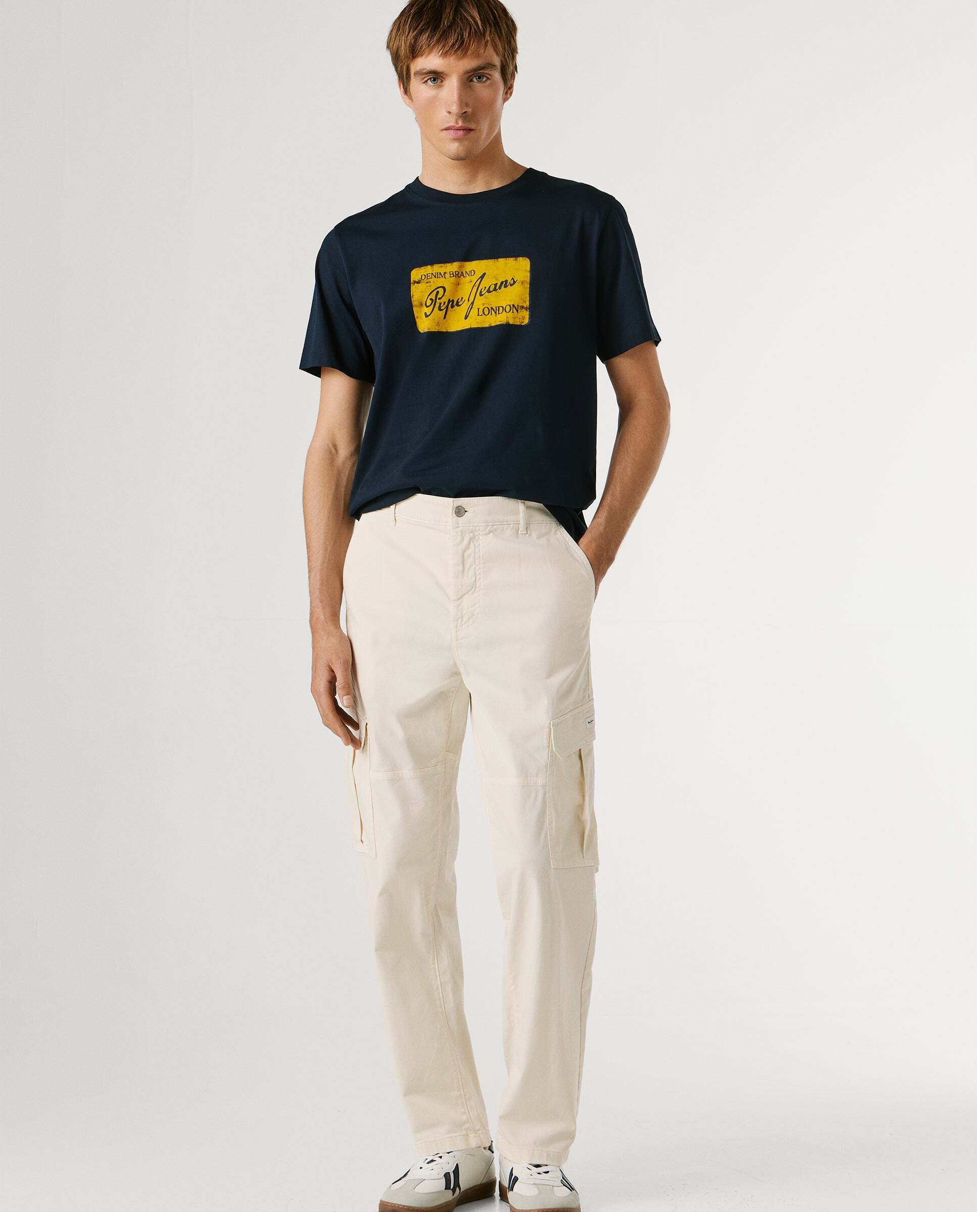 Imagen 0 de Pantalón de hombre cargo de sarga fit regular Blanco