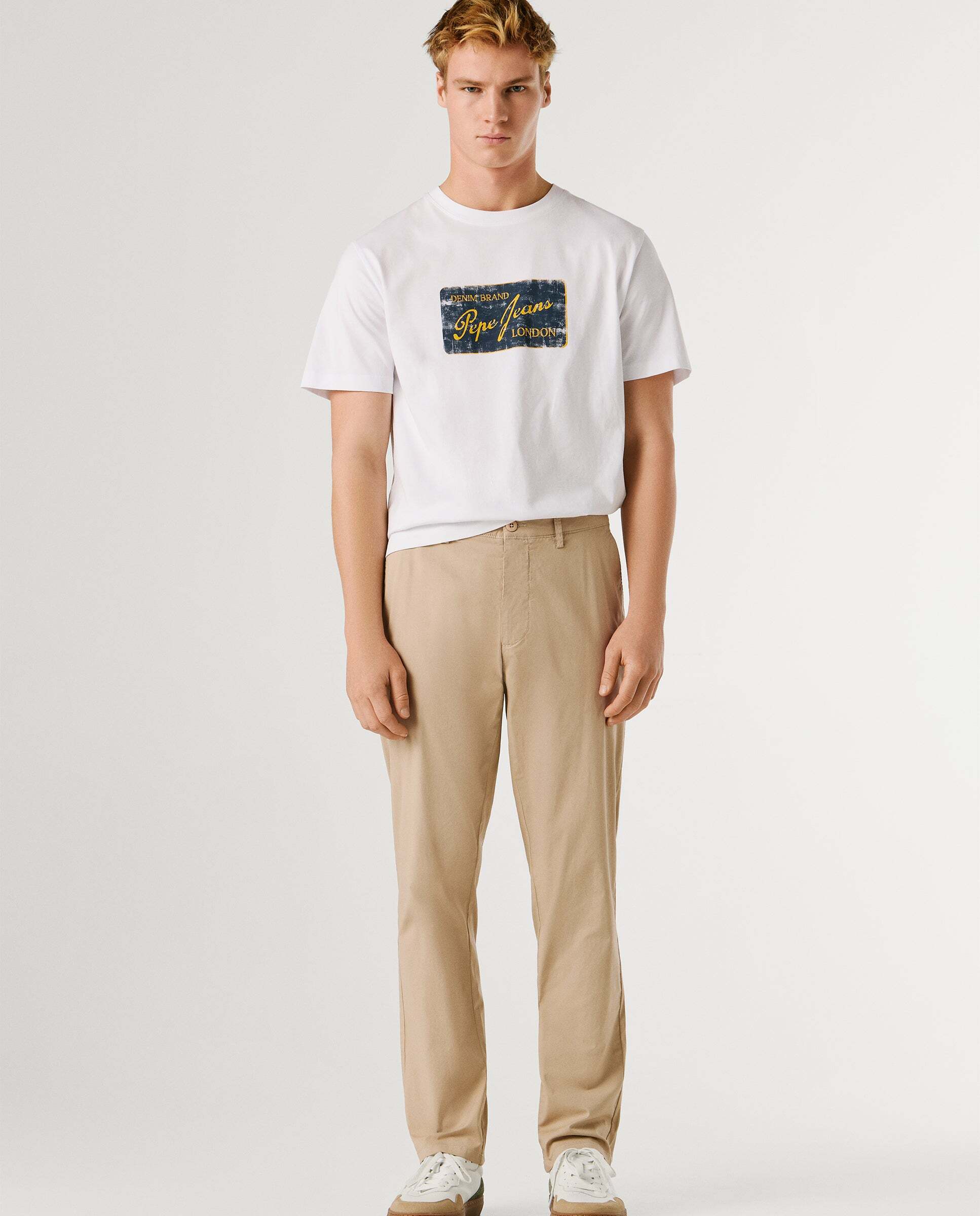 Imagen 0 de Pantalón chino de hombre fit slim Natural