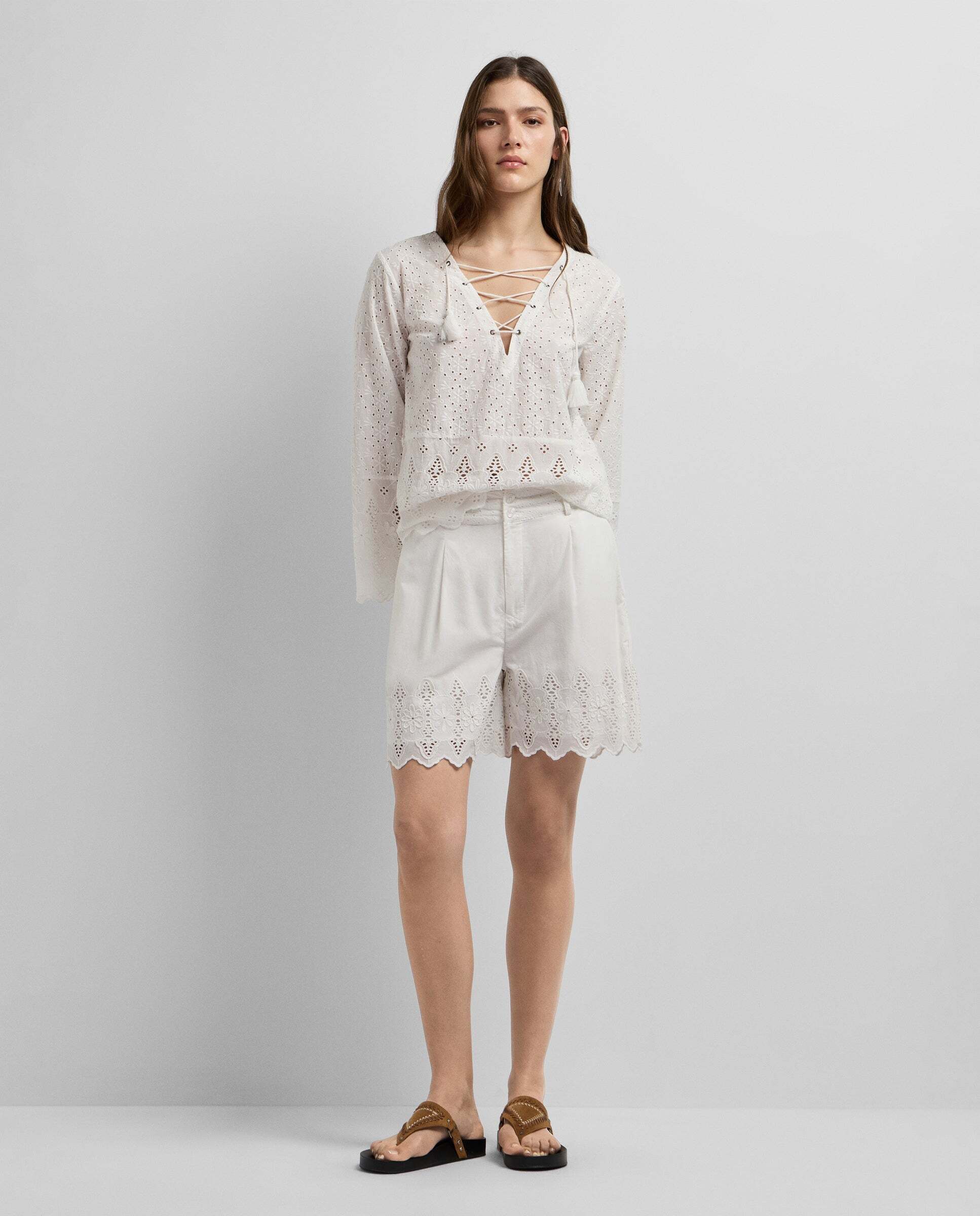 Pepe Jeans - W11 - shorts de mujer con detalles calados.
