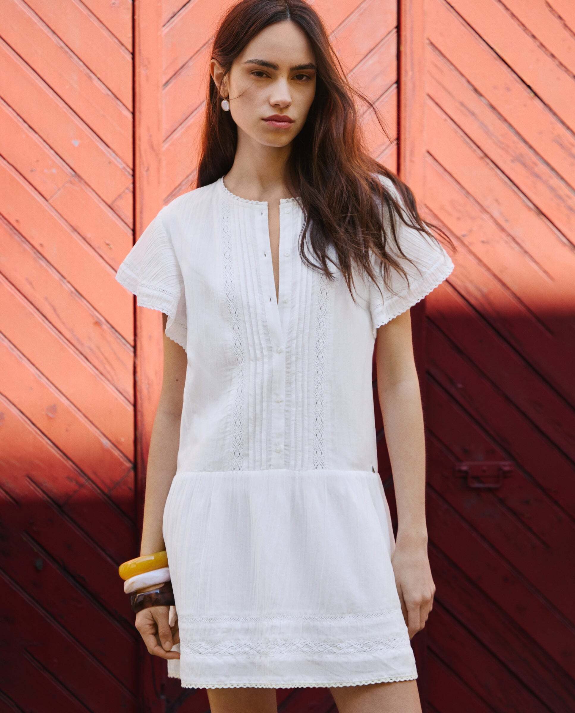 Pepe Jeans - Vestido corto de mujer con encajes.
