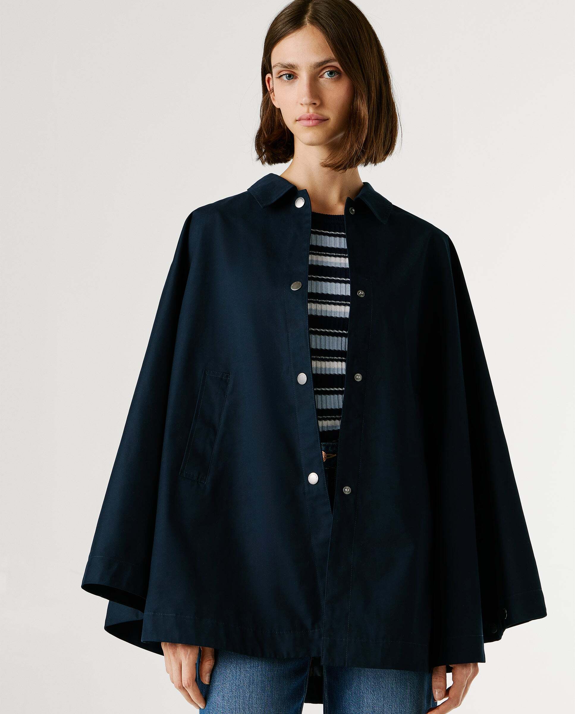 Pepe Jeans - Abrigo de mujer tipo capa con cuello camisero.