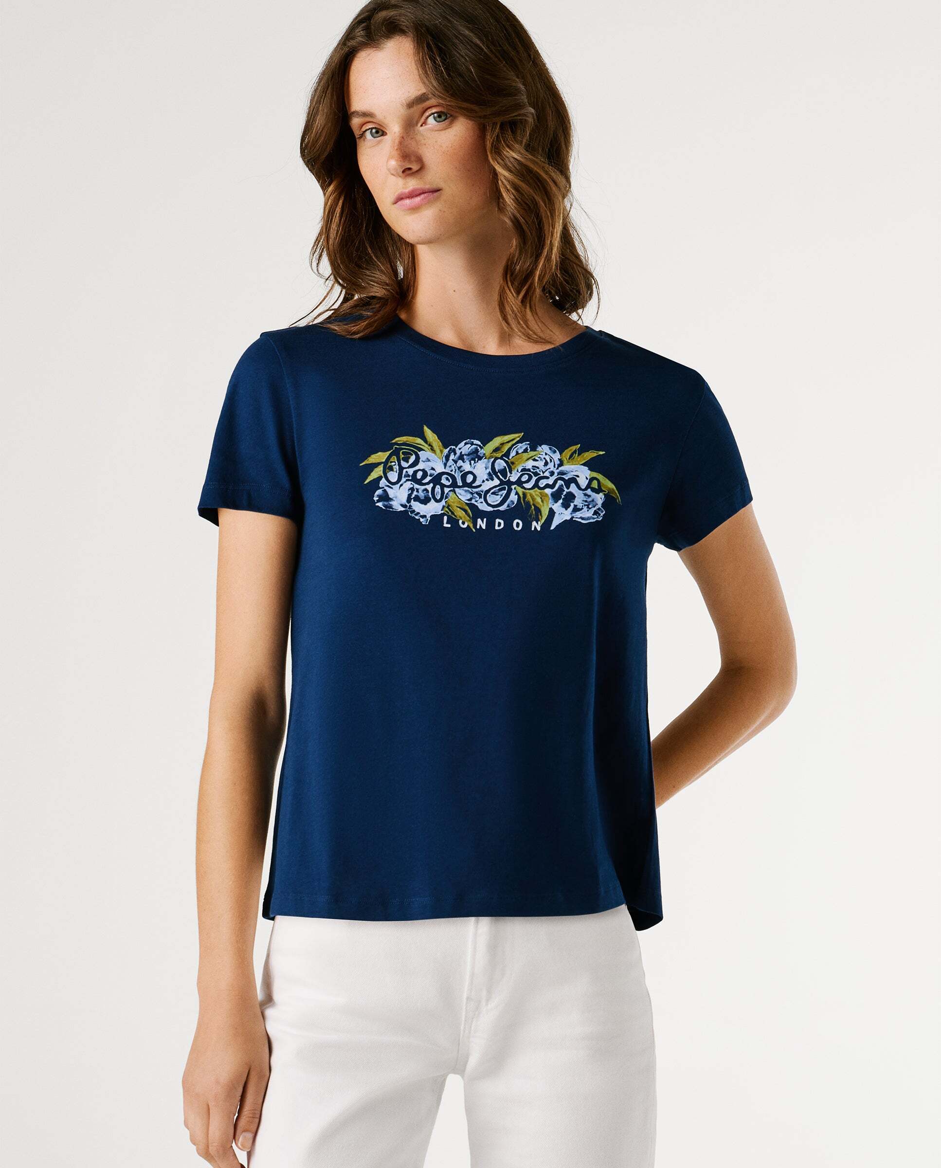 Pepe Jeans - Camiseta de mujer logo floral estampado.