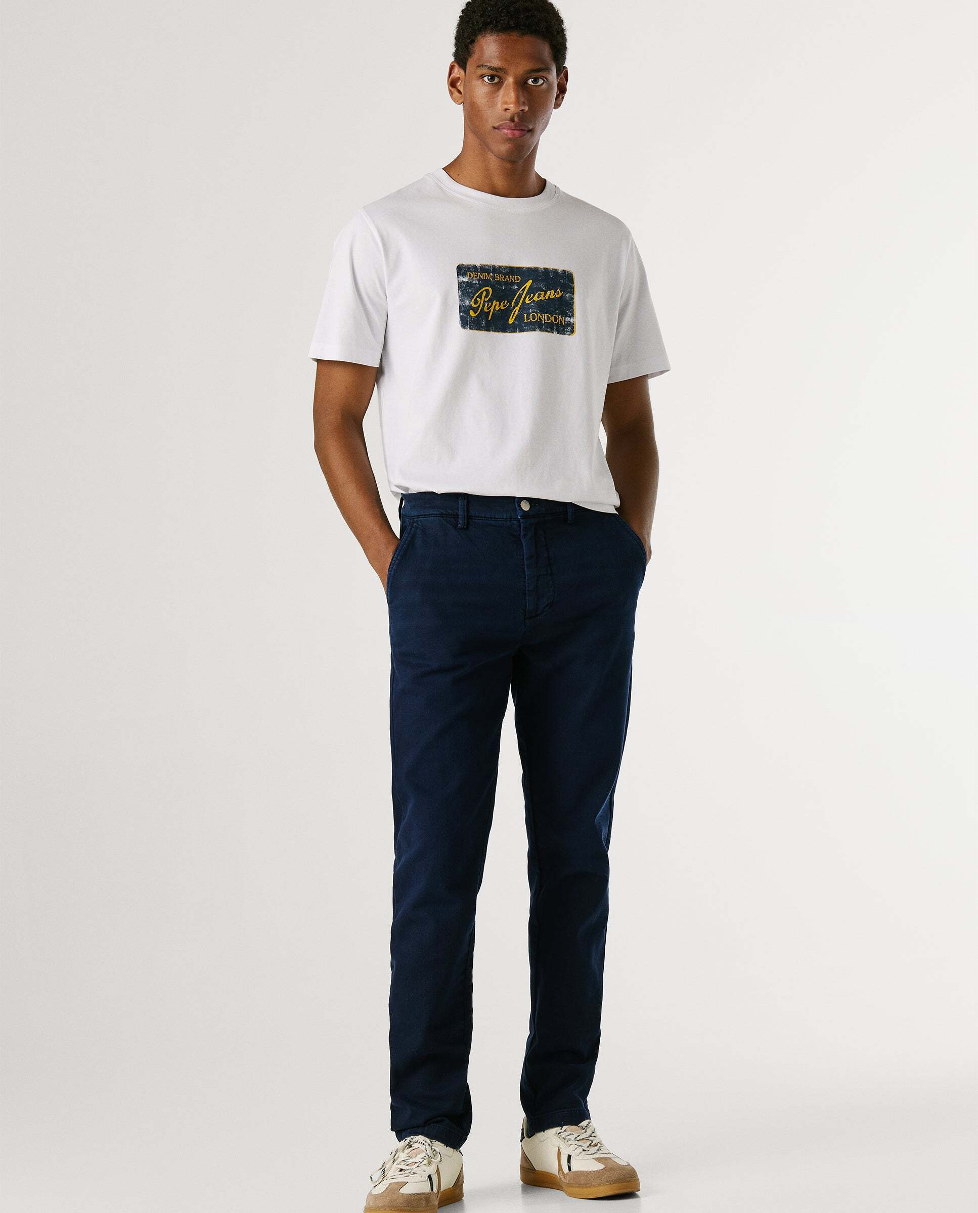 Pepe Jeans - Pantalón chino de hombre fit taper.