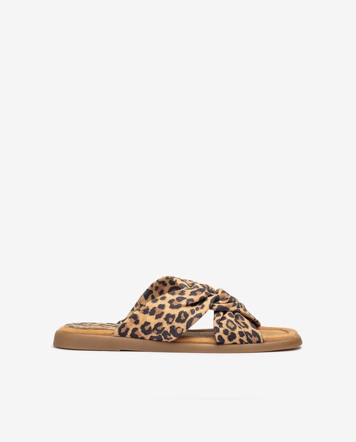 Imagen 0 de Sandalias planas de mujer de piel con estampado de puntera cuadrada