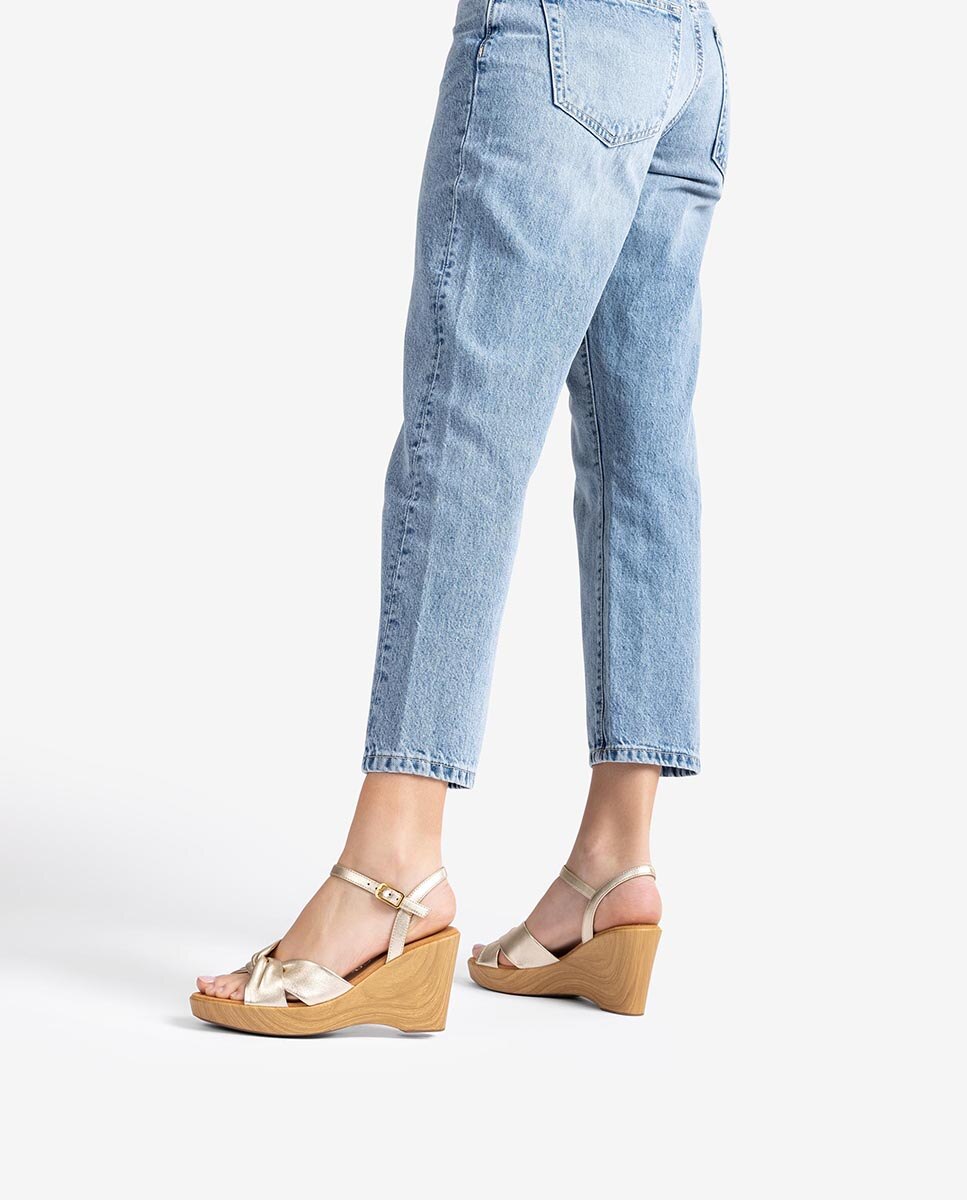 Sandalias de cuña de mujer de piel metalizada con detalle nudo - Unisa - Dorado Dorado-2