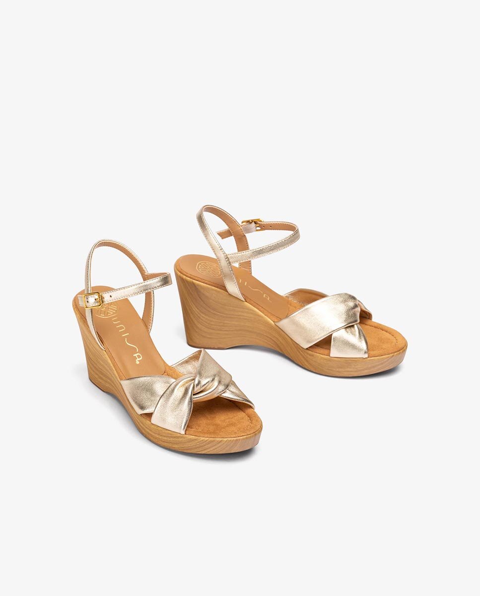 Sandalias de cuña de mujer de piel metalizada con detalle nudo - Unisa - Dorado Dorado-3