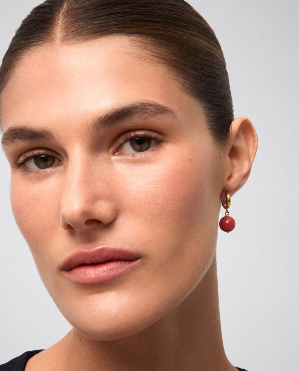 Pendientes de aro en oro amarillo de 18k con esferas de coral de 7 mm - SUAREZ - Rojo Rojo-4