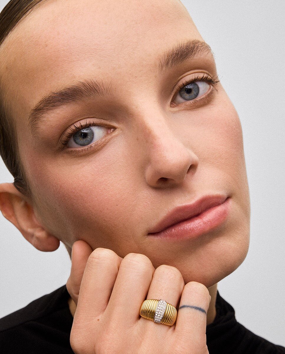 Anillo gallonado de oro blanco y amarillo de 18K con pavé de diamantes en talla brillante Blanco-4