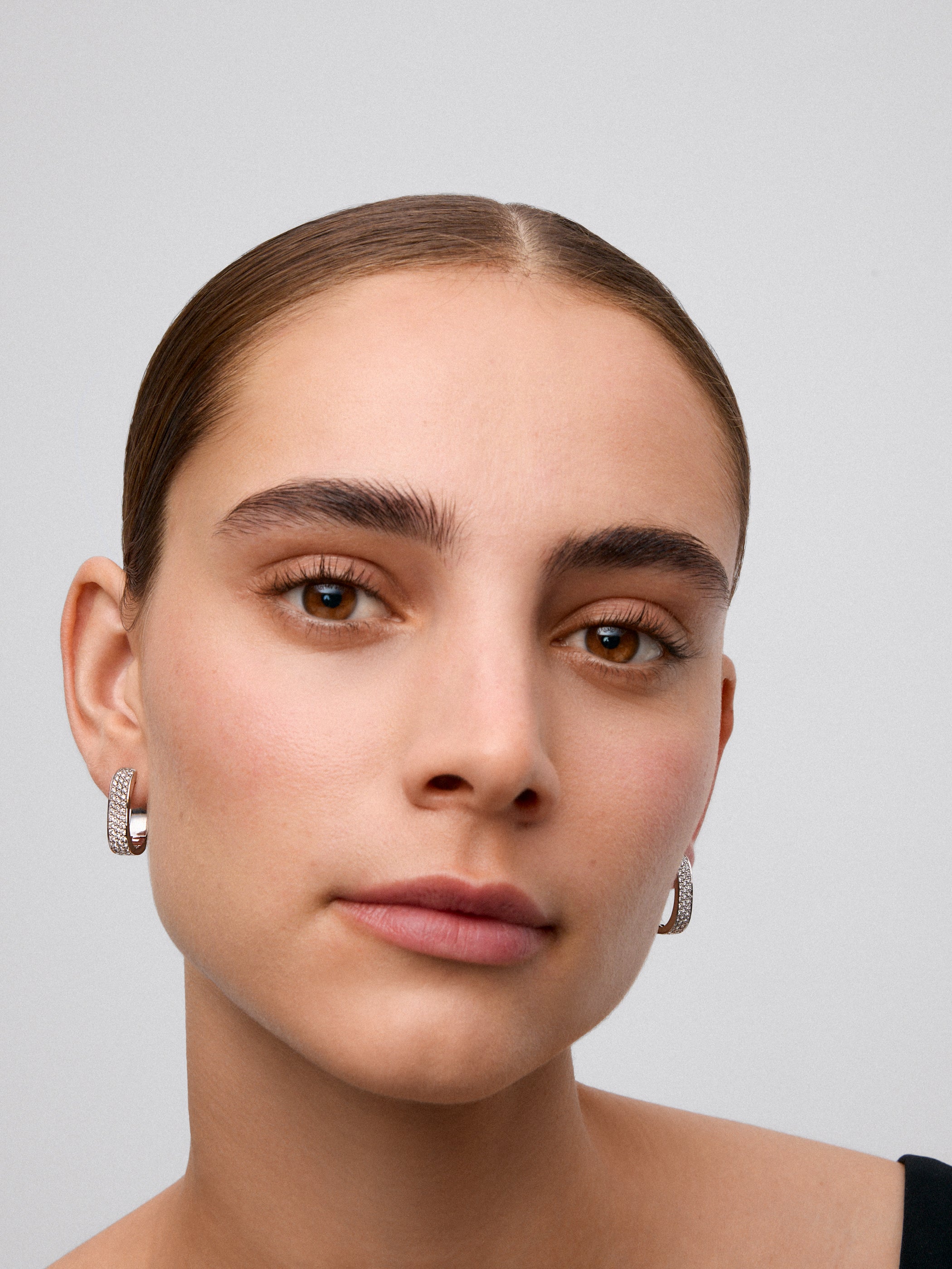 Pendientes de oro blanco de 18k con pavé de diamantes en talla brillante - SUAREZ - Blanco Blanco-2