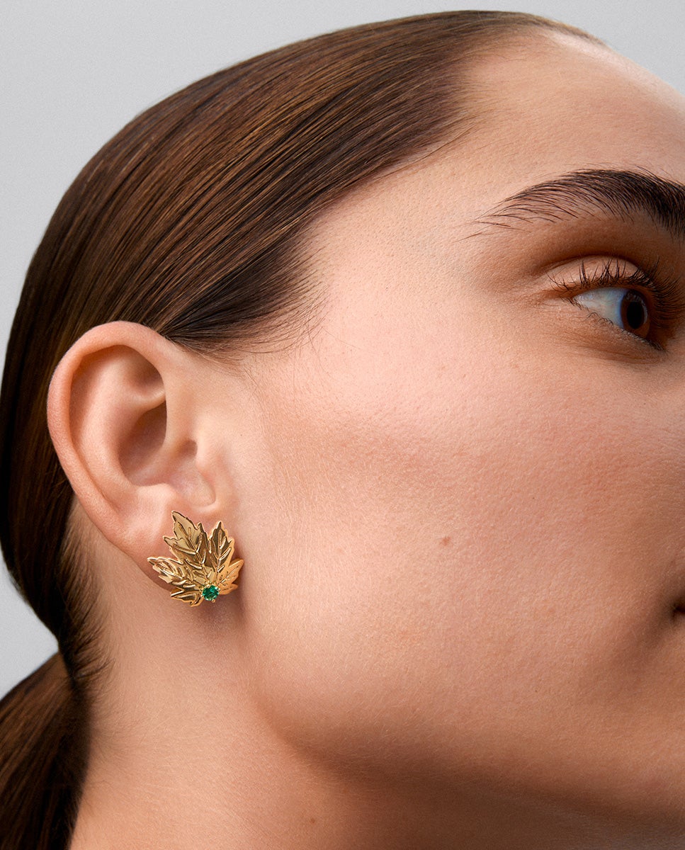 Pendientes de oro amarillo de 18k con 2 esmeraldas centrales en talla brillante con un total de 0,33 cts y forma de hoja de arce - SUAREZ - Blanco / Verde Blanco / Verde-4