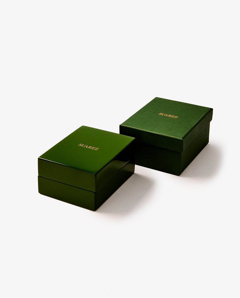 Pendientes de oro amarillo de 18k con 2 esmeraldas centrales en talla brillante con un total de 0,33 cts y forma de hoja de arce - SUAREZ - Blanco / Verde Blanco / Verde-5