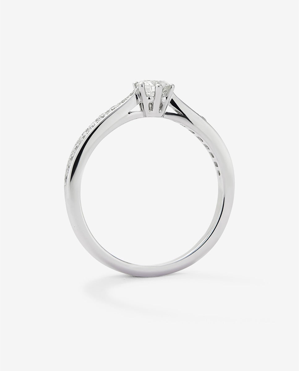 Anillo solitario de oro de 18K con diamante central en talla brillante de 0,25 cts y diamantes en talla brillante con un total de 0,13 cts - SUAREZ - Blanco Blanco-5