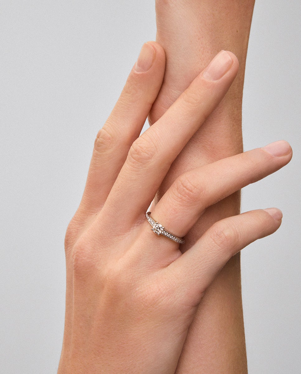 Anillo solitario de oro blanco de 18K con diamante central - SUAREZ - Blanco Blanco-4