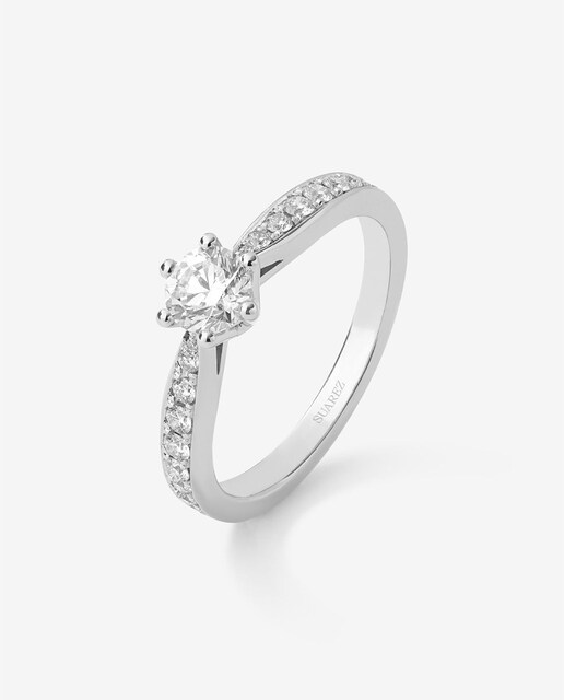 Imagen 0 de Anillo solitario de oro blanco de 18K con diamante central en talla brillante de 0,50 cts y diamantes en talla brillante con un total de 0,23 cts