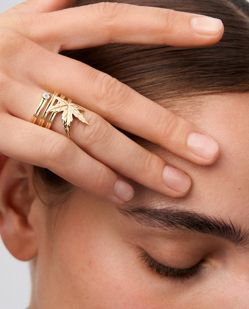 Anillo de oro amarillo de 18k con esmeralda en talla redonda de 0,11 cts y forma de hoja de arce - SUAREZ - Blanco / Verde Blanco / Verde-4