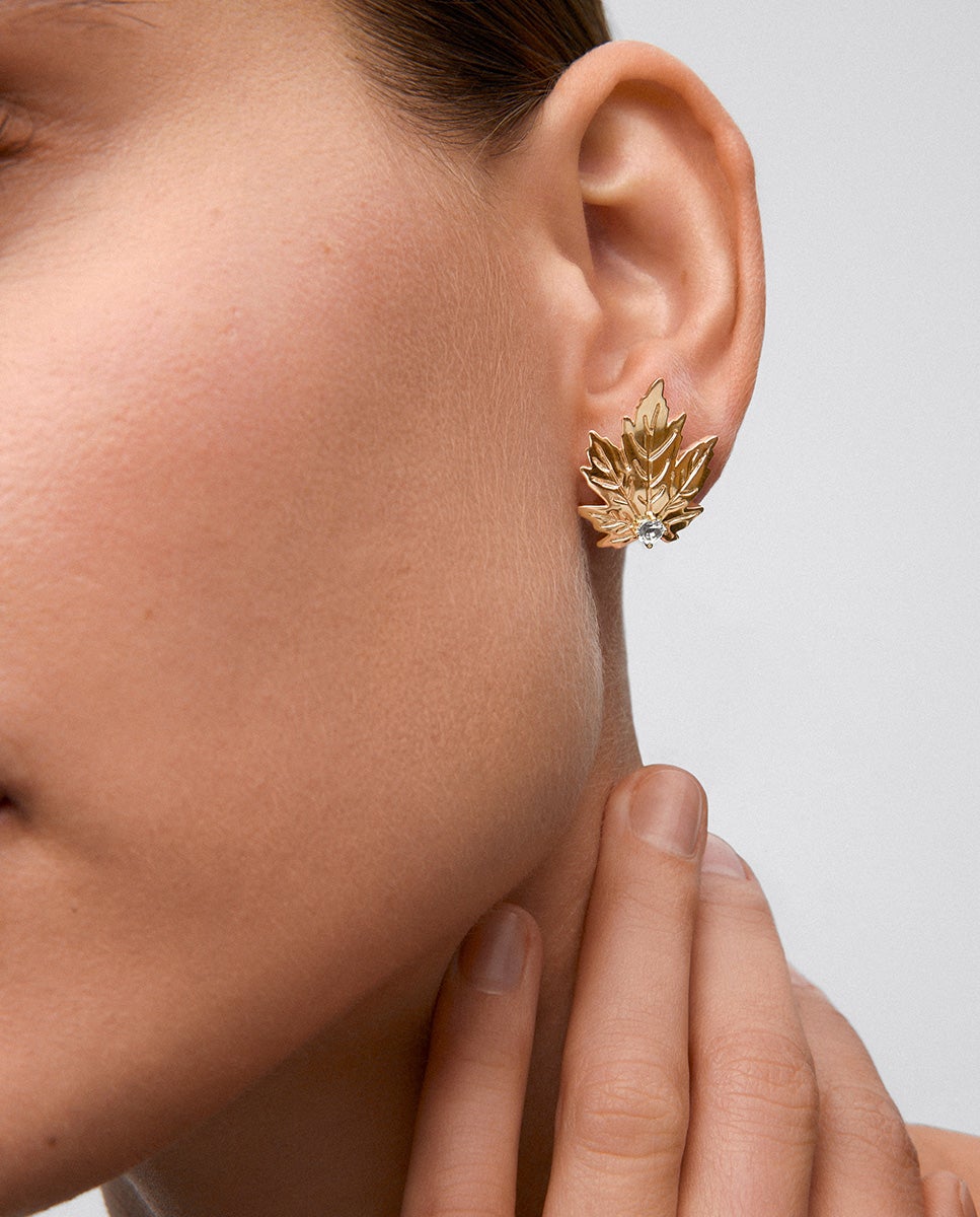 Pendientes de oro amarillo de 18k con 2 diamantes centrales en talla brillante y forma de hoja de arce - SUAREZ - Blanco Blanco-4