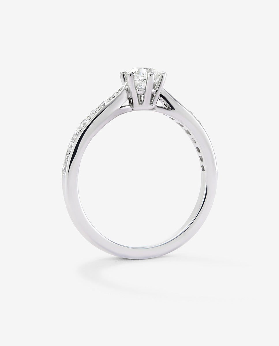 Imagen 5 de Anillo solitario 3006 de oro blanco de 18k con diamante central en talla brillante de 0,40 cts y diamantes en talla brillante con un total de 0,19 cts - SUAREZ - Blanco Blanco