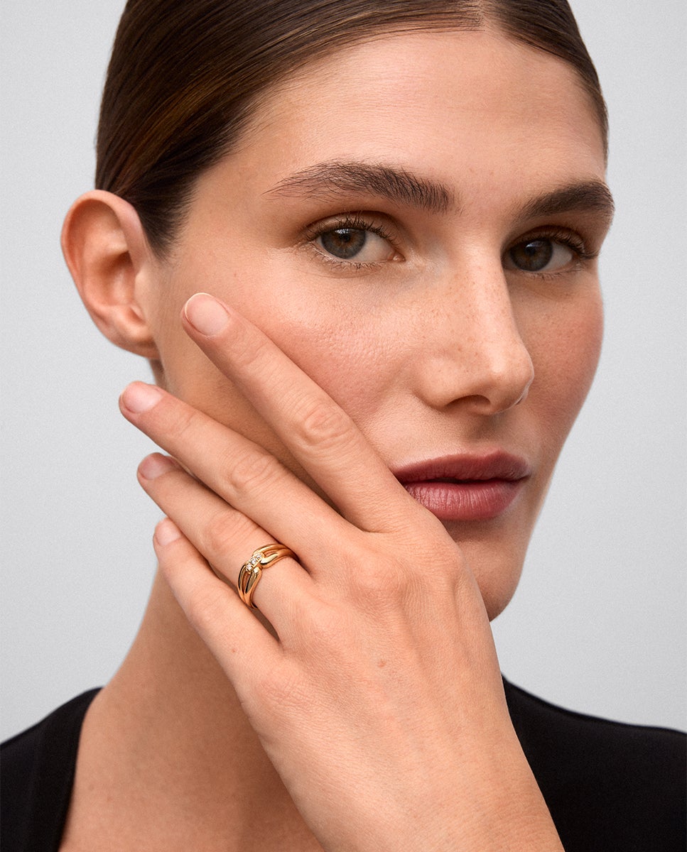 Anillo mini eslabón de oro amarillo de 18k con 3 diamantes en talla brillante con un total de 0,06 cts - SUAREZ - Blanco Blanco-2