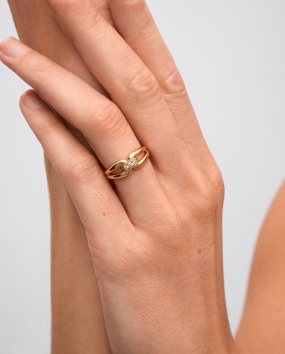 Anillo mini eslabón de oro amarillo de 18k con 3 diamantes en talla brillante con un total de 0,06 cts - SUAREZ - Blanco Blanco-4
