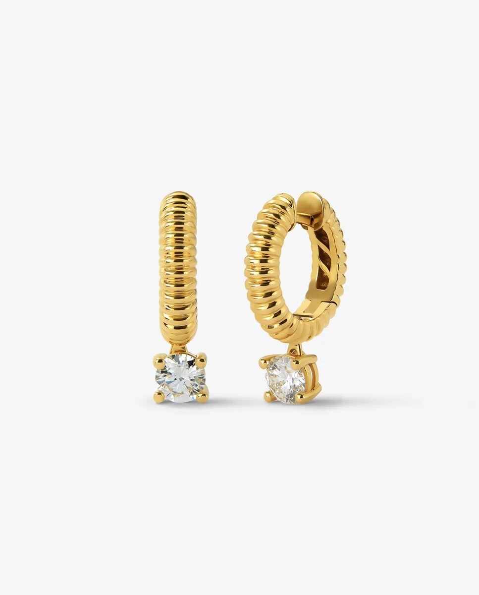 Imagen 0 de Pendientes gallonados de oro amarillo de 18k con dos diamantes en talla brillante con un total de 0,8 cts Blanco