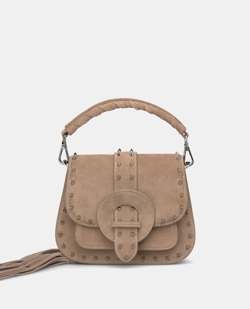 Imagen 0 de Bandolera de mujer de piel con detalle de tachas doradas