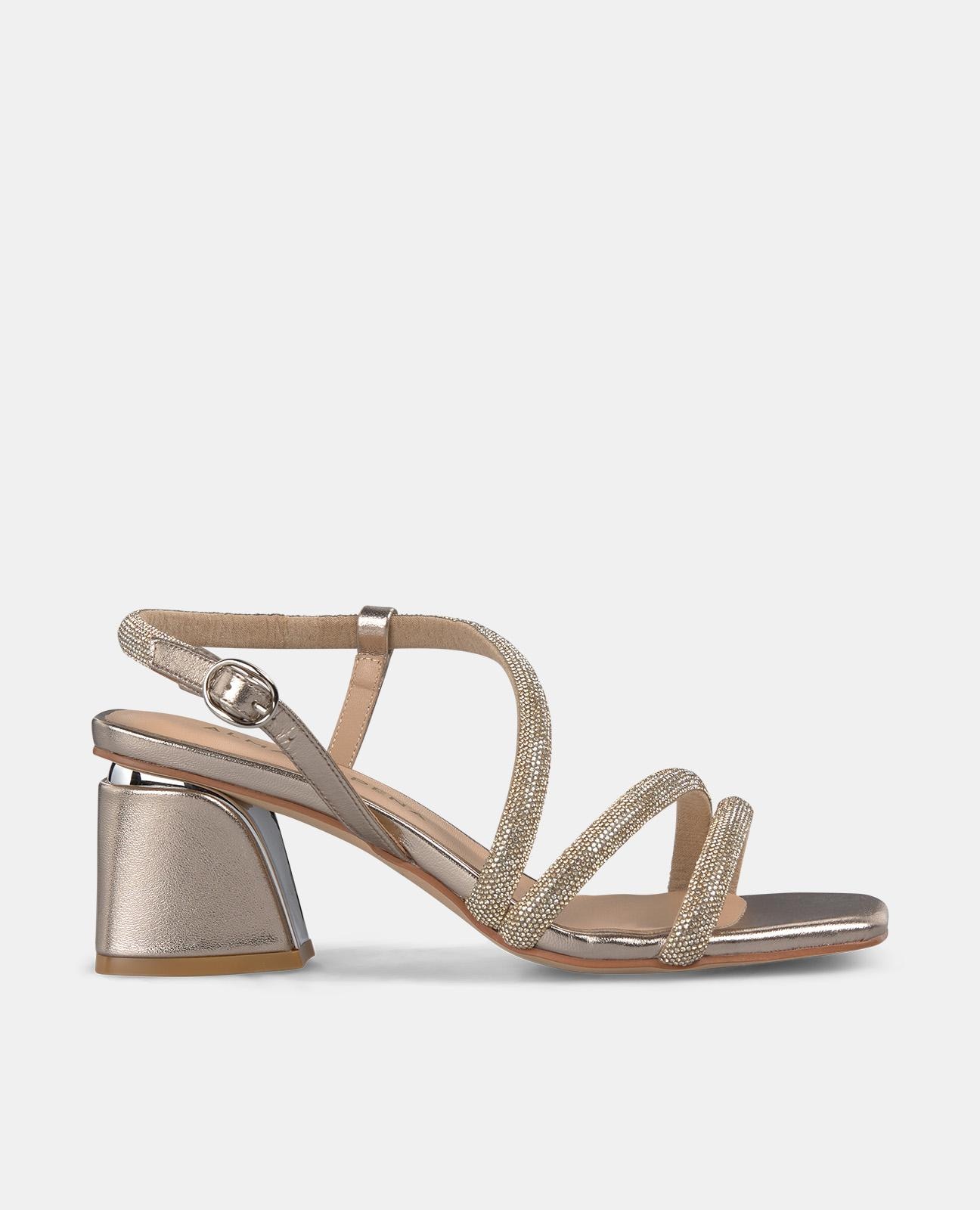 Alma en Pena - Sandalias de tacón de mujer con tiras pedrería y puntera cuadrada.