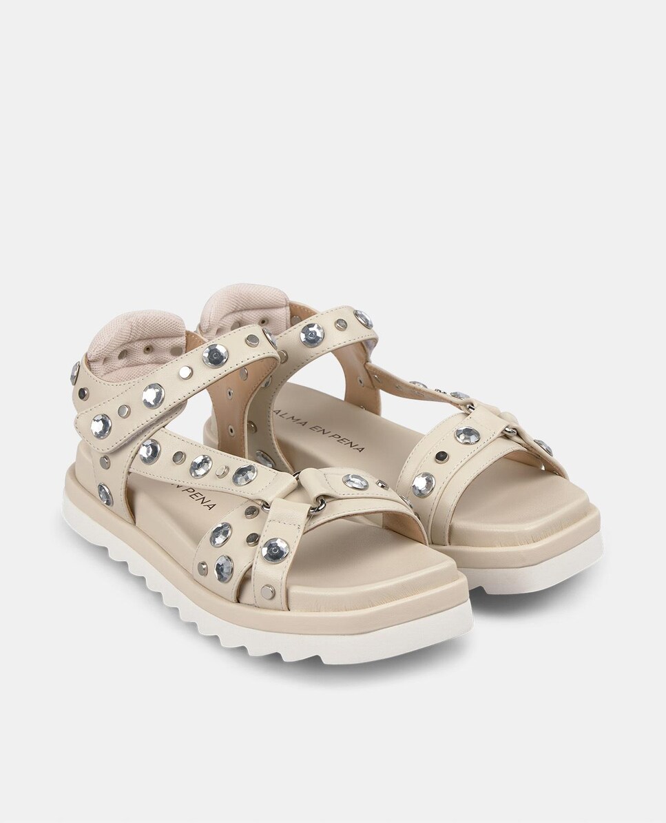 Sandalias planas de mujer con detalle de tachas y cierre