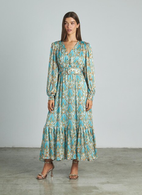 Imagen 0 de Vestido midi estampado con manga larga y volantes y frunces en la cintura