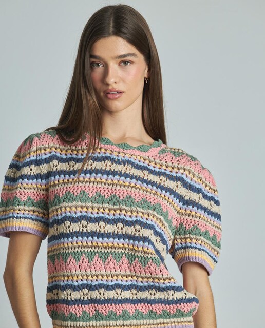 Imagen 0 de Camiseta de mujer en crochet y cuello redondo