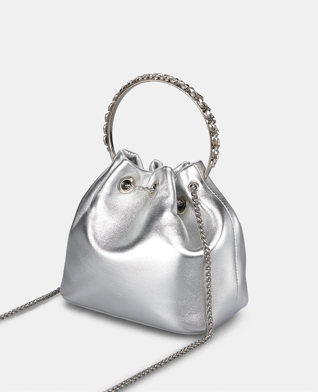 Bolso de mano con detalle colgante cierre ajustable y cadena y asa metálica - Alma en Pena - Plata Plata-3