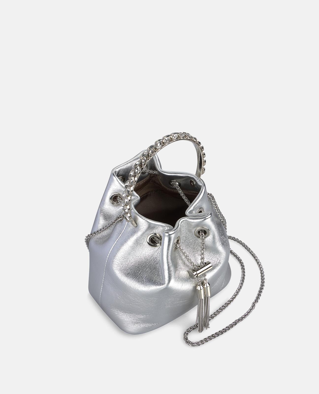 Bolso de mano con detalle colgante cierre ajustable y cadena y asa metálica - Alma en Pena - Plata Plata-2