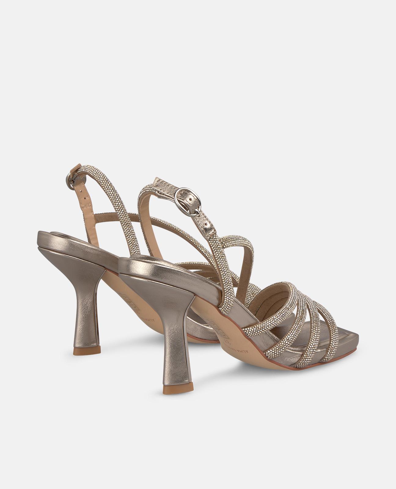 Sandalias de tacón de mujer con tiras de pedrería y hebilla - Alma en Pena - Oro Oro-2