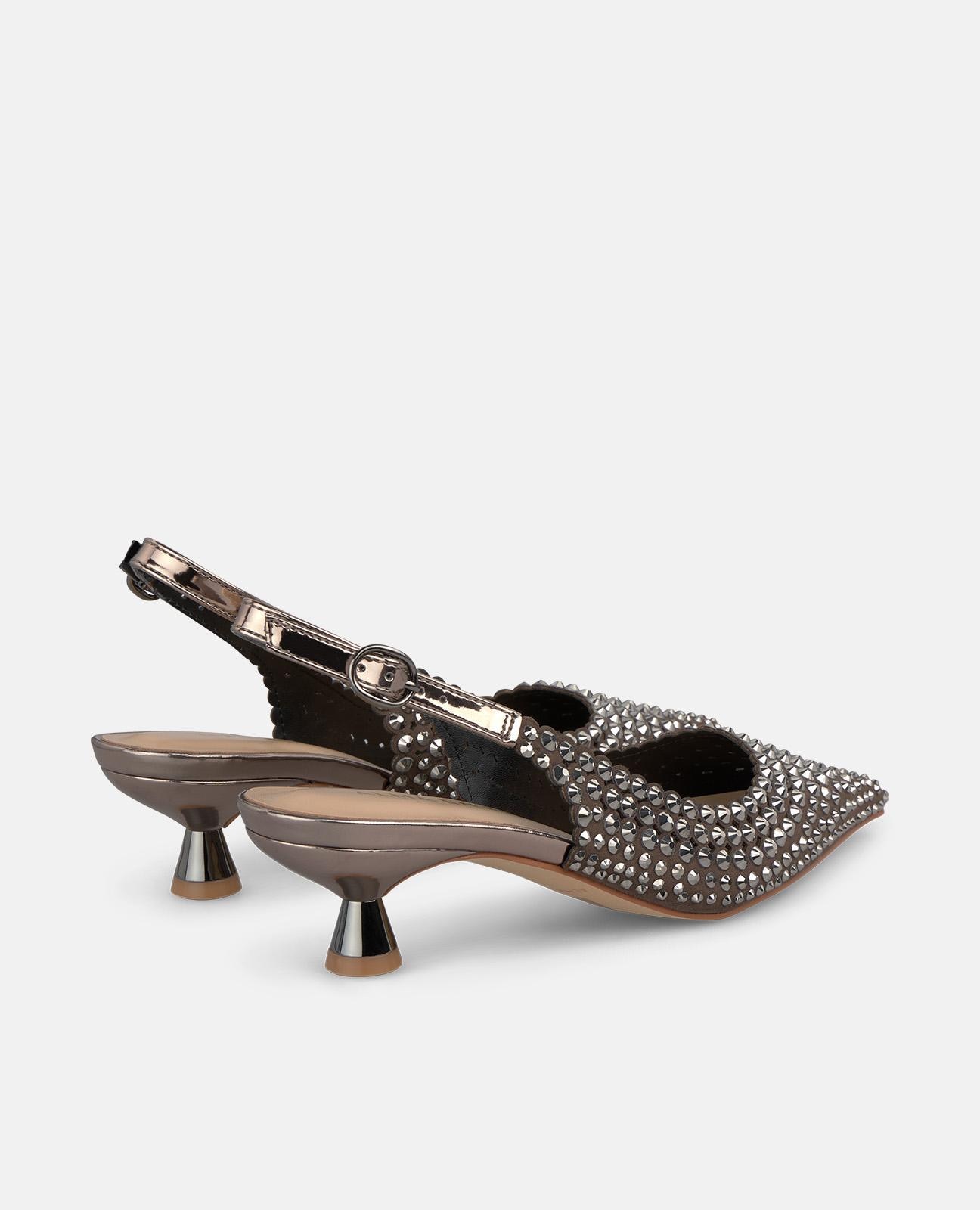 Zapatos de salón de mujer cubierto con pedrería y tacón bajo - Alma en Pena - Plata Plata-2