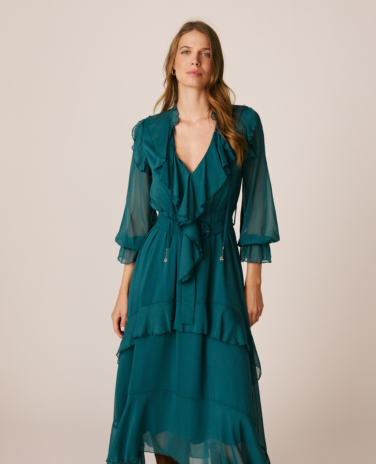 Imagen 2 de Vestido midi con volantes y cinturón - Alma en Pena - Azul Océano Azul Océano