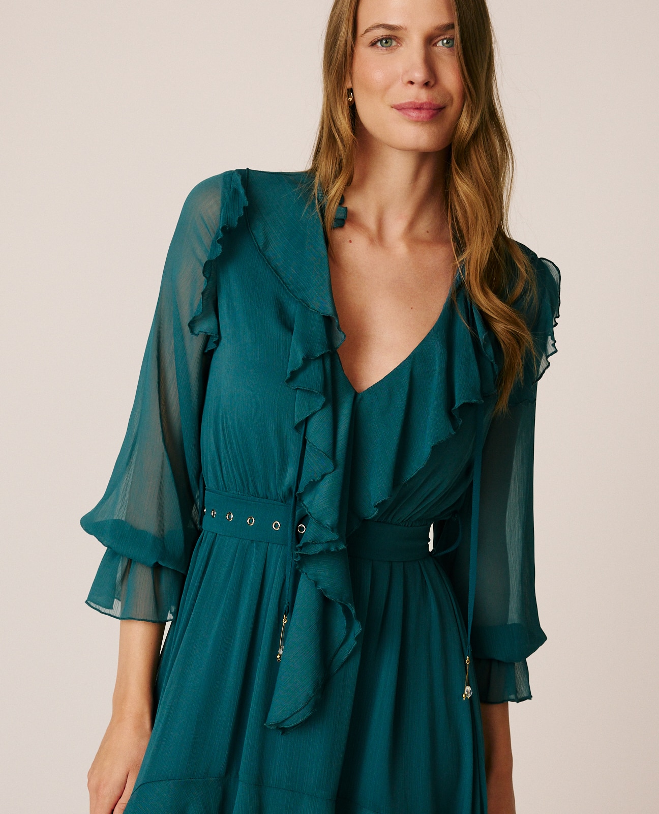 Imagen 4 de Vestido midi con volantes y cinturón - Alma en Pena - Azul Océano Azul Océano