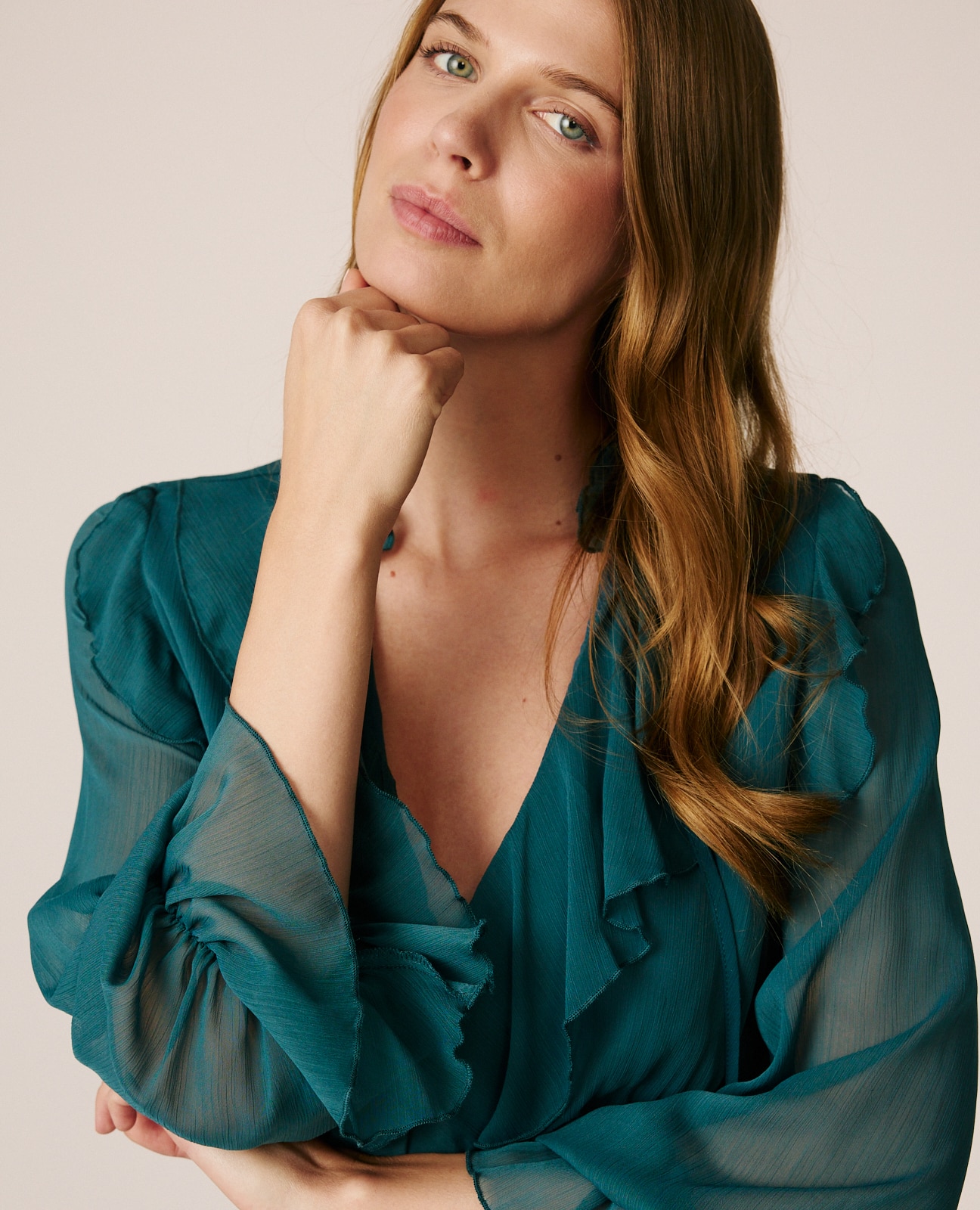 Imagen 5 de Vestido midi con volantes y cinturón - Alma en Pena - Azul Océano Azul Océano