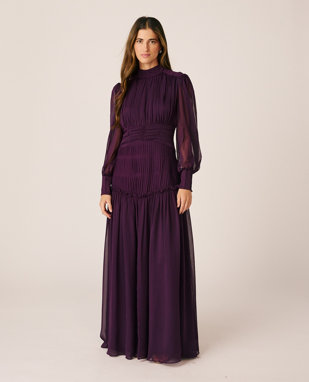 Imagen 2 de Vestido largo con cuello alto y detalles plisados - Alma en Pena - Morado Morado