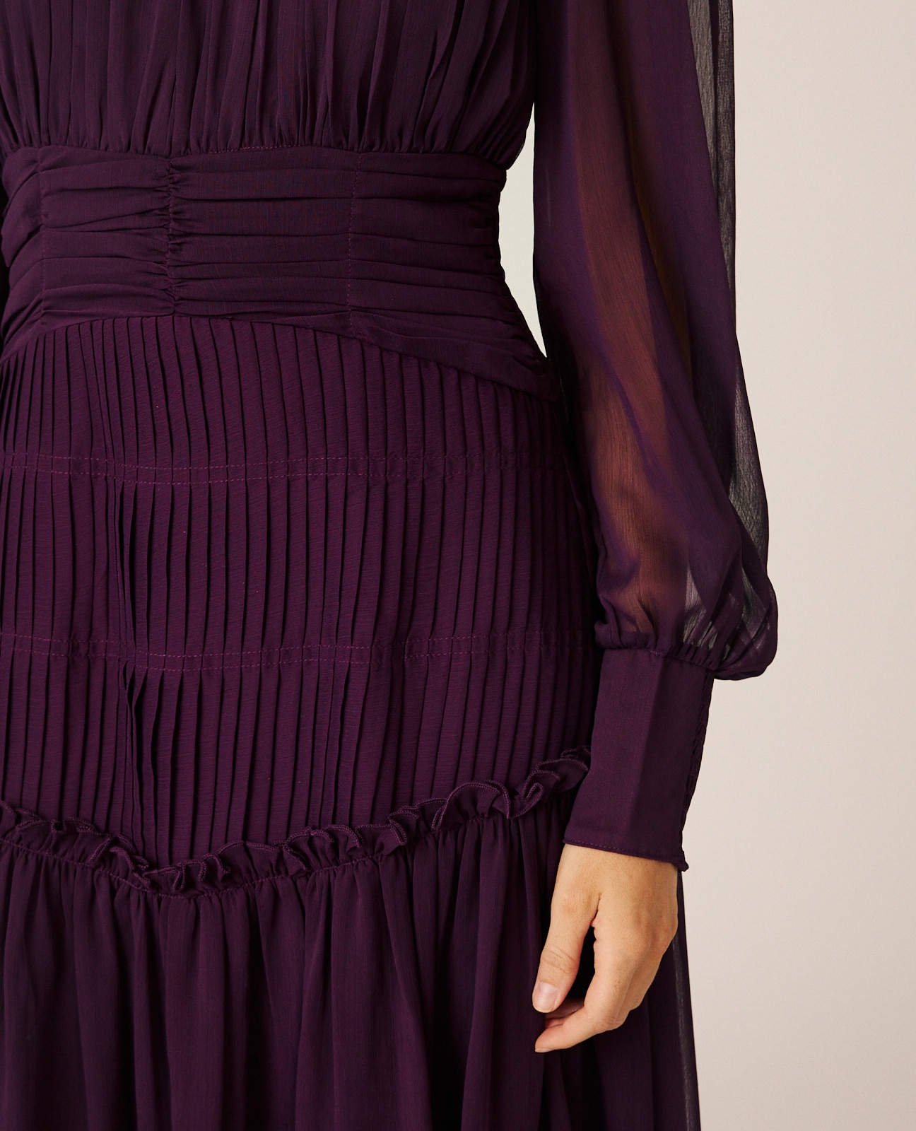 Imagen 6 de Vestido largo con cuello alto y detalles plisados - Alma en Pena - Morado Morado