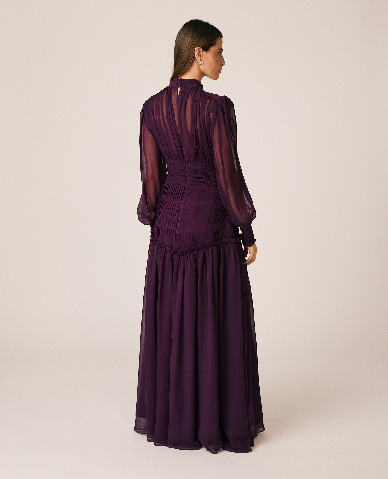 Imagen 8 de Vestido largo con cuello alto y detalles plisados - Alma en Pena - Morado Morado