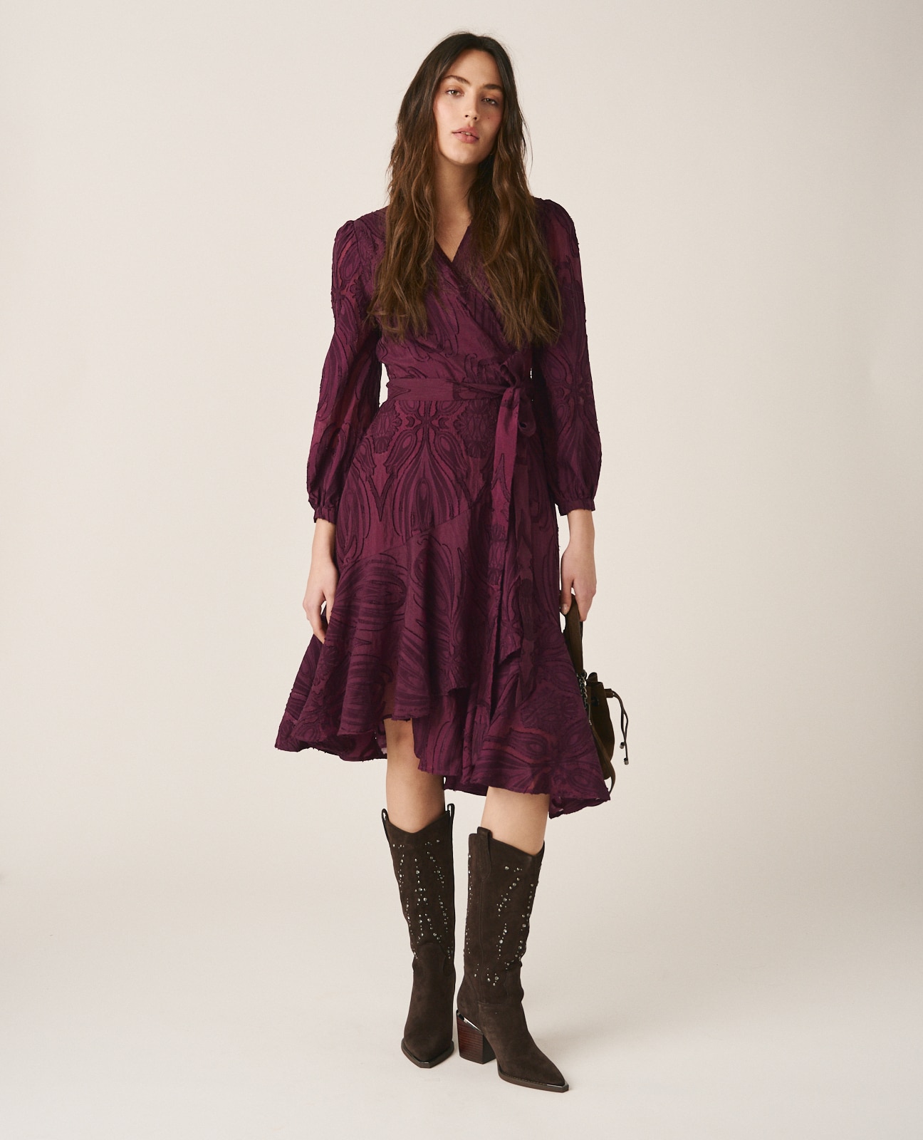 Imagen 1 de Vestido midi en jacquard con lazo en cintura Morado