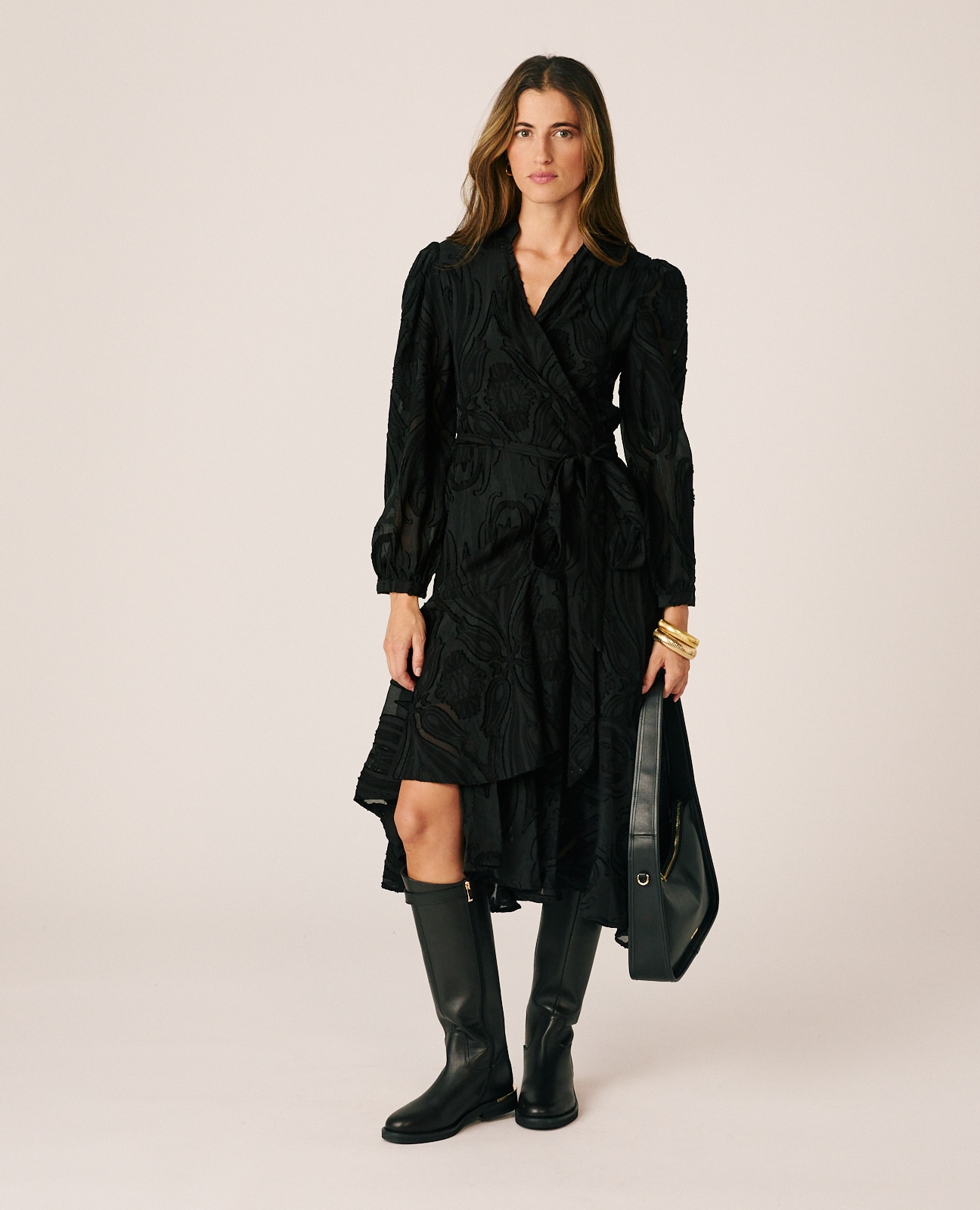 Imagen 1 de Vestido midi en jacquard con lazo en cintura Negro