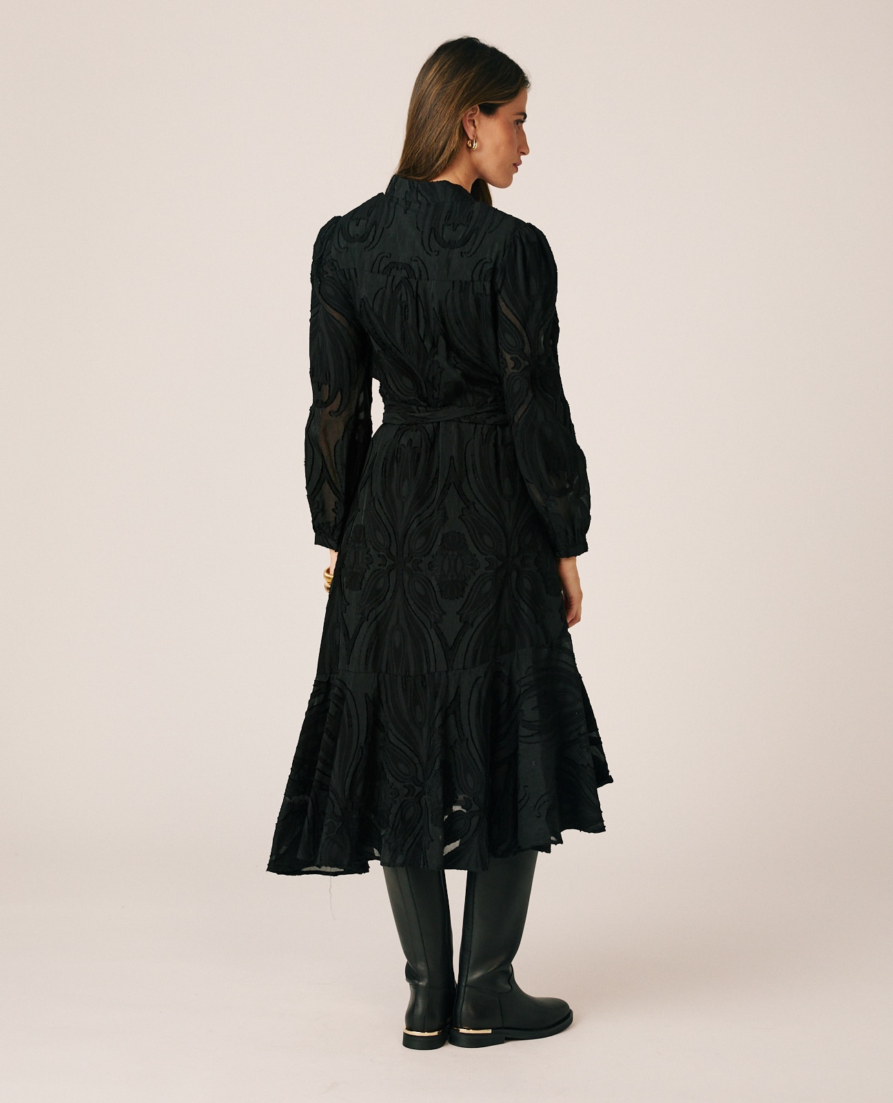 Imagen 7 de Vestido midi en jacquard con lazo en cintura - Alma en Pena - Negro Negro