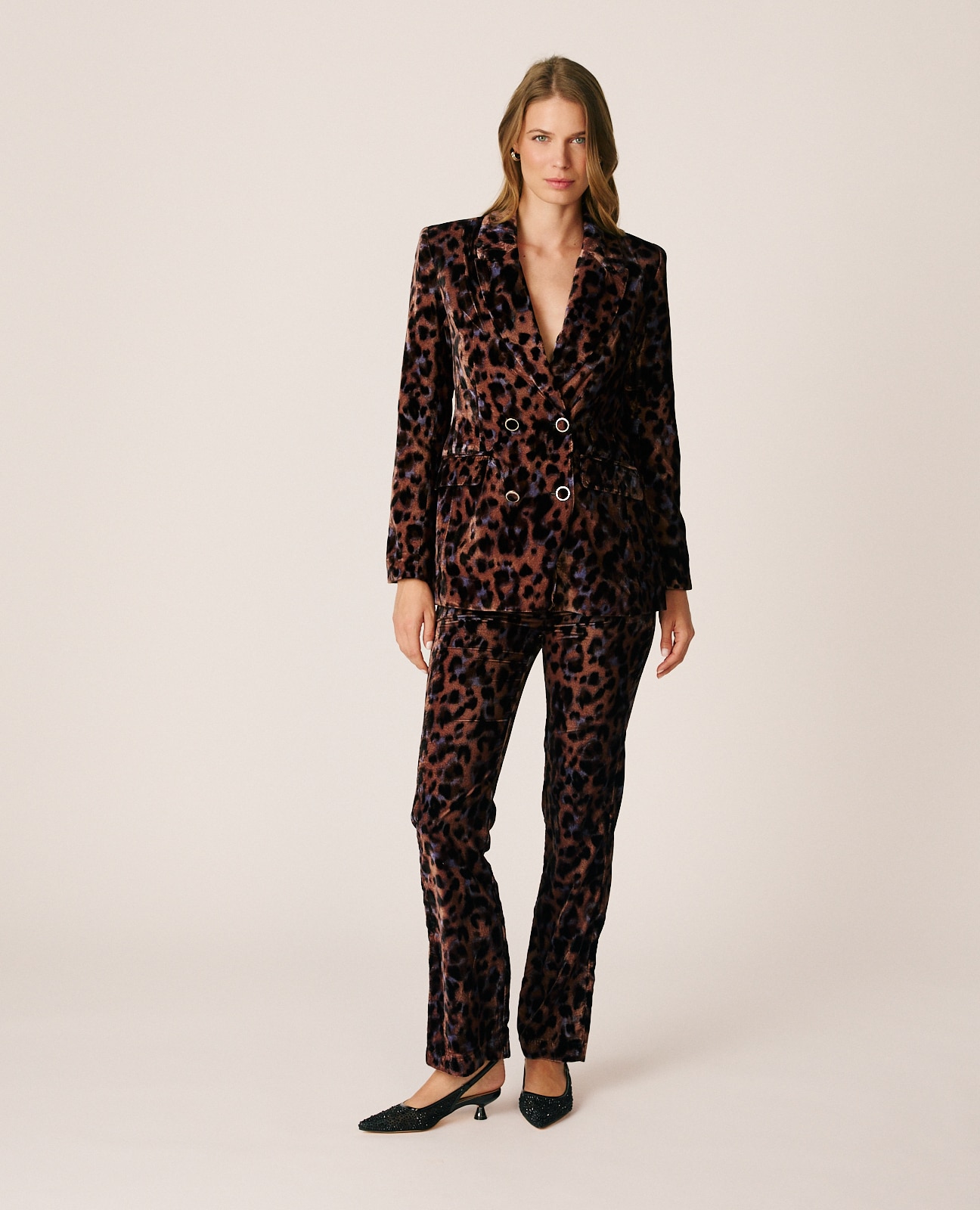Imagen 4 de Blazer de mujer animal print en terciopelo - Alma en Pena - Multicolor Multicolor