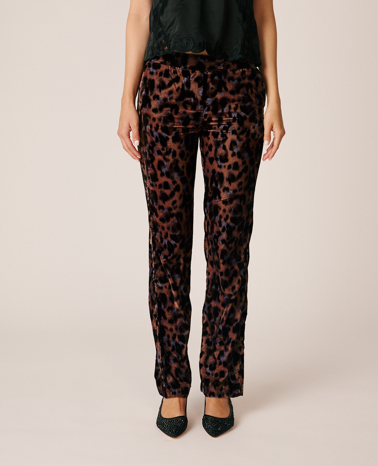 Imagen 4 de Pantalón recto de mujer animal print en terciopelo - Alma en Pena - Multicolor Multicolor