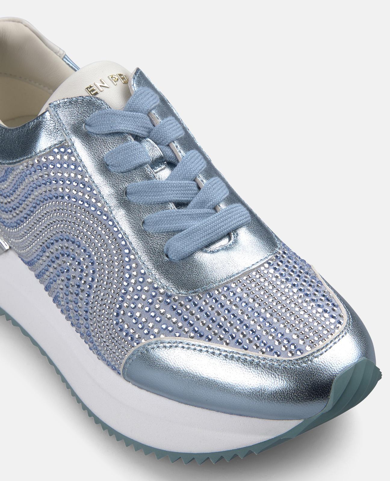 Zapatillas deportivas de mujer de piel efecto metalizado y parte exterior de rejilla con tacha de pedreria - Alma en Pena - Azul Azul-5